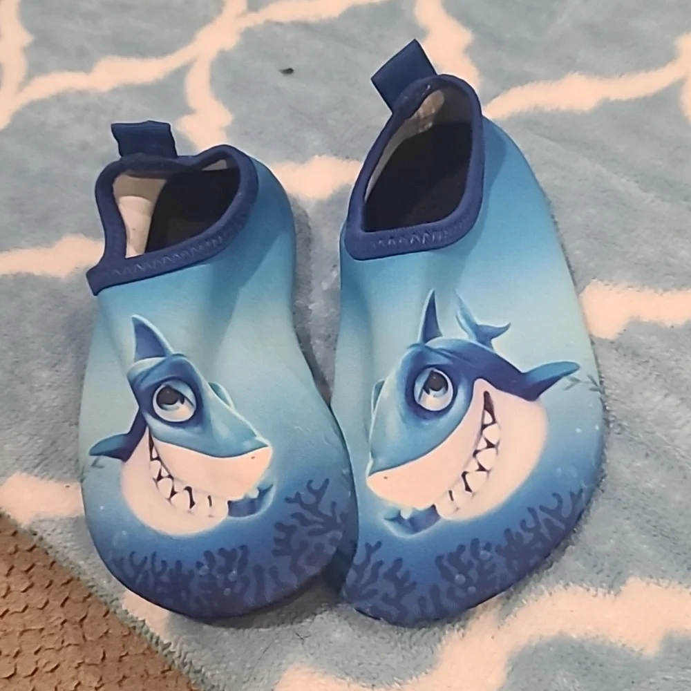 ❤️10/$13 Kids water shoes